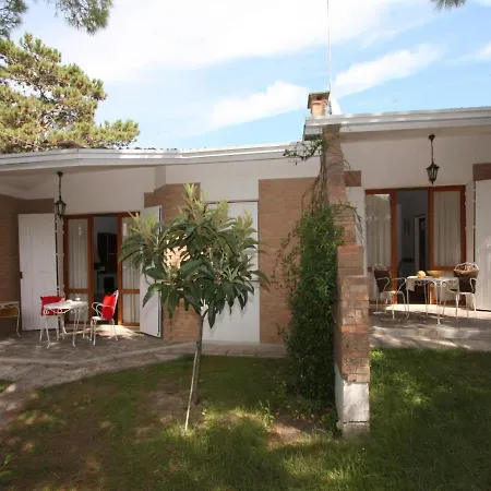 Villaggio Azalea لينانو سابيادورو